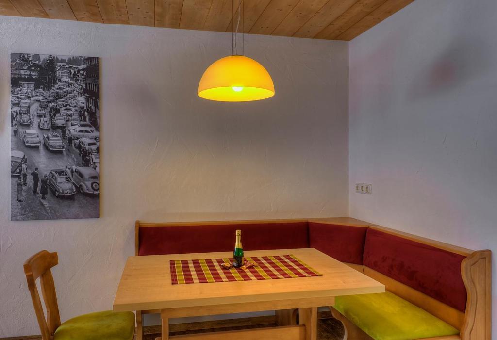 Ferien-Schloessle Michaela Apartman Riezlern Szoba fotó