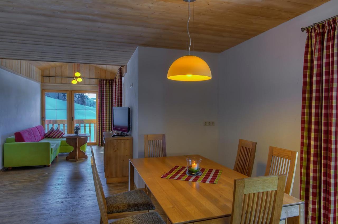 Ferien-Schloessle Michaela Apartman Riezlern Szoba fotó