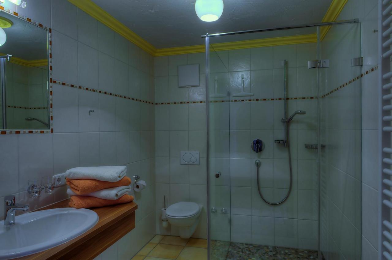 Ferien-Schloessle Michaela Apartman Riezlern Szoba fotó