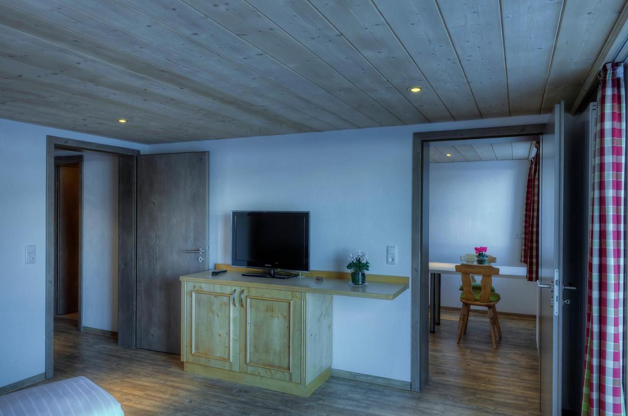 Ferien-Schloessle Michaela Apartman Riezlern Szoba fotó