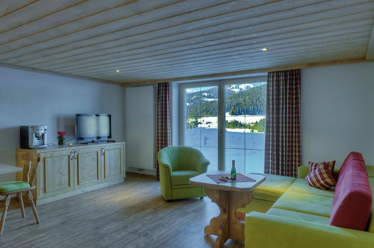 Ferien-Schloessle Michaela Apartman Riezlern Szoba fotó